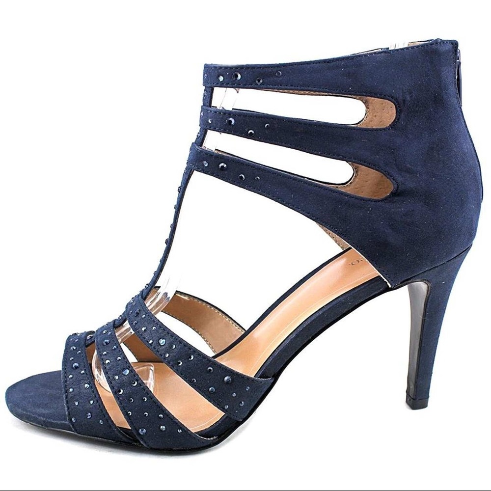 NWT Navy Heel with accent